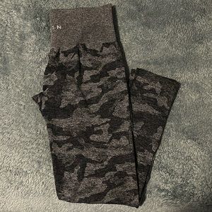 NVGTN CAMO LEGGING SIZE LARGE